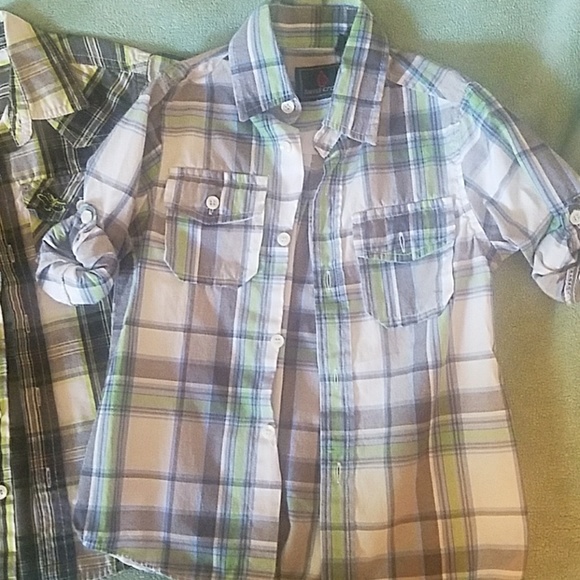 Boy 4 and 4t short sleeve button ups - Picture 4 of 4